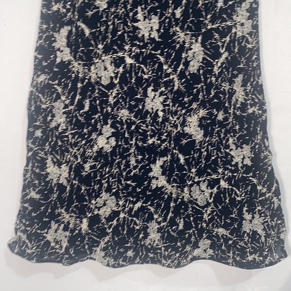 Lily Black And White Floral Print Skirt size Large - Picture 3 of 9